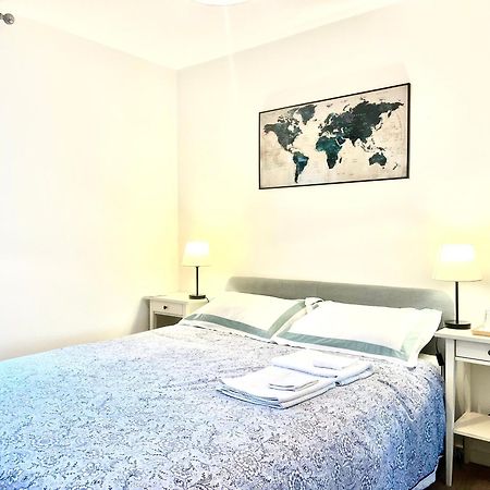 The Room King Size Bed And Private Bathroom Дублин Экстерьер фото