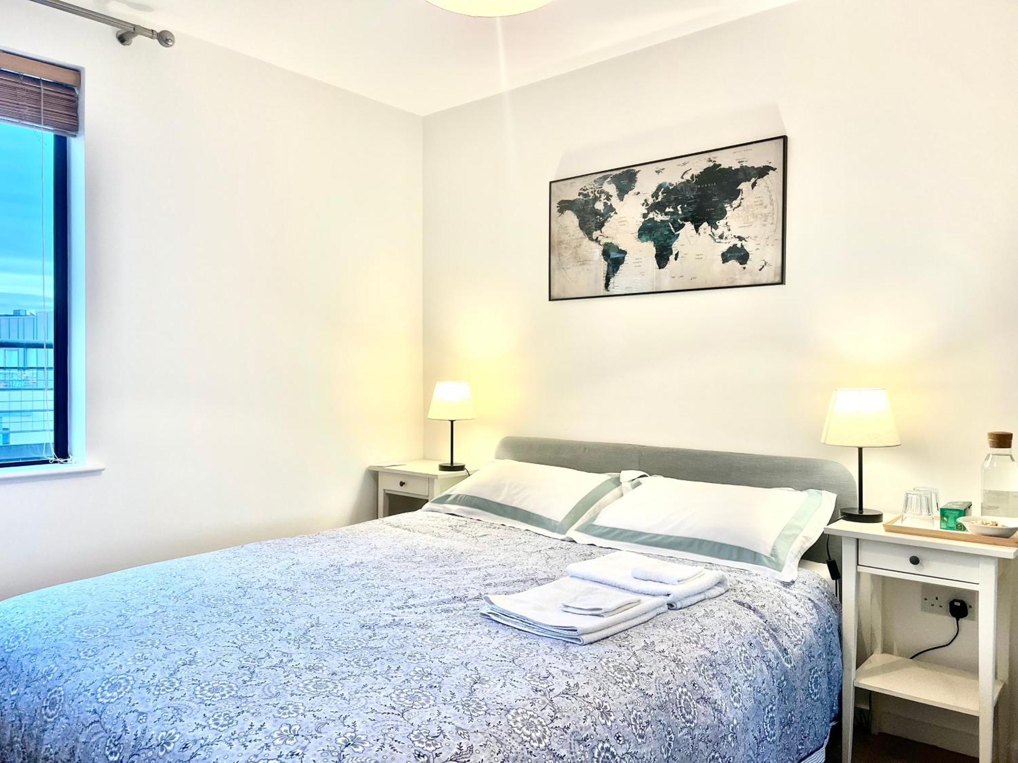 The Room King Size Bed And Private Bathroom Дублин Экстерьер фото